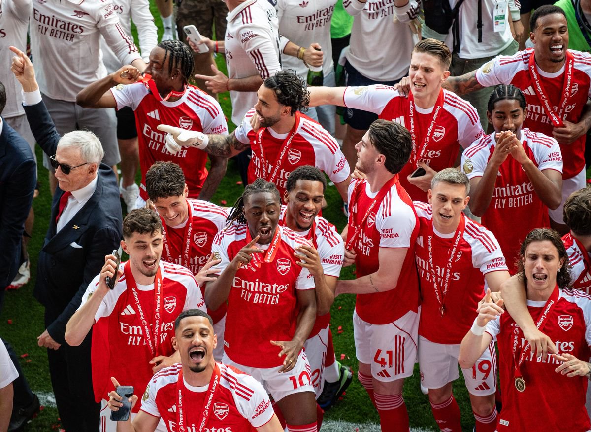 Arsenal celebrate the title