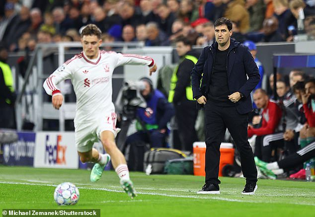 To truly get the best out of Wirtz, manager Andoni Iraola (right) has to build his team around him. At Leverkusen, he was the main man