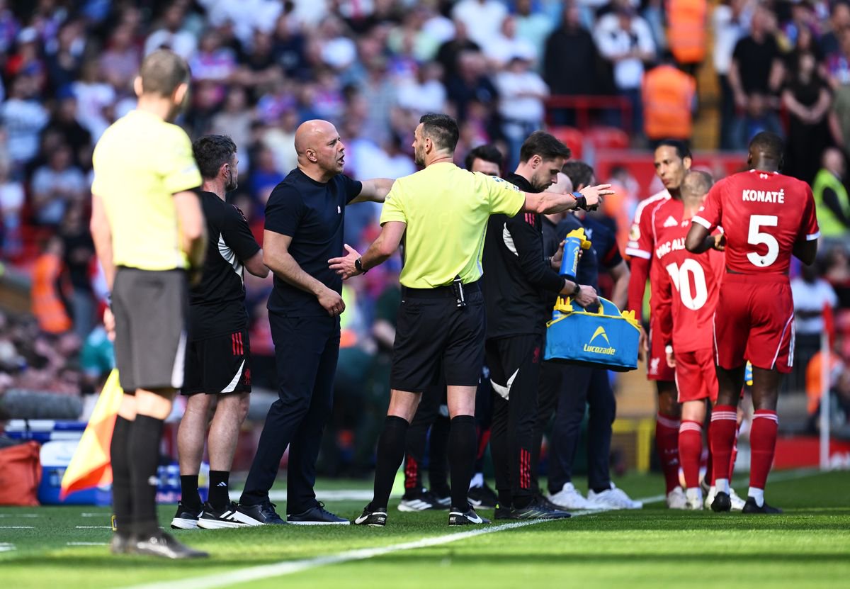 Arne Slot fumes at Andy Madley