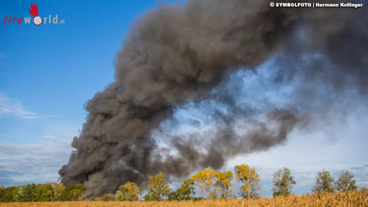 Bayern: Brand einer landwirtschaftlichen Lagerhalle in Unterreit