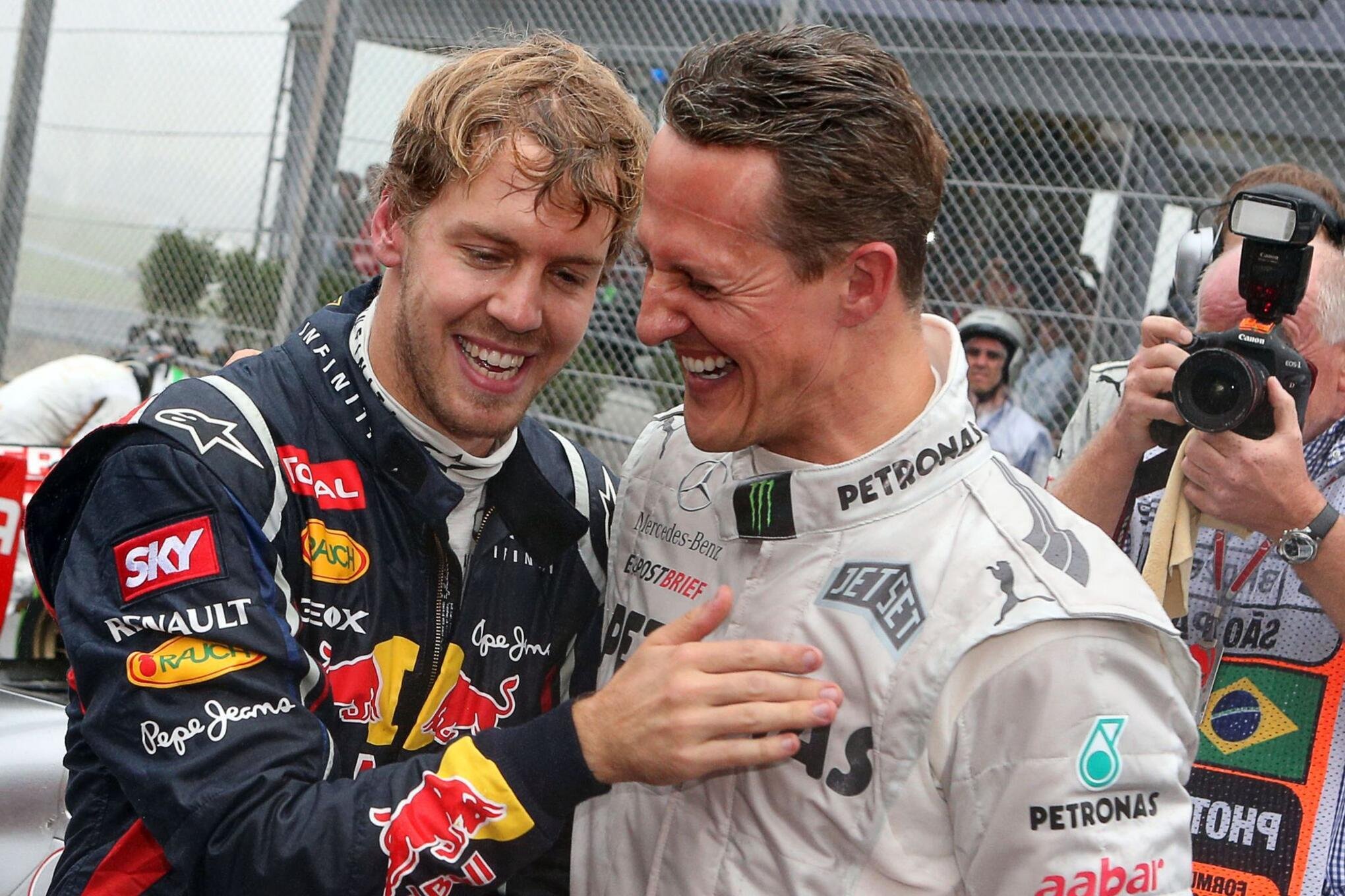 Sie veränderten die Motorsportwelt nicht nur in Deutschland: Sebastian Vettel (l) und Michael Schumacher. (Archivbild)