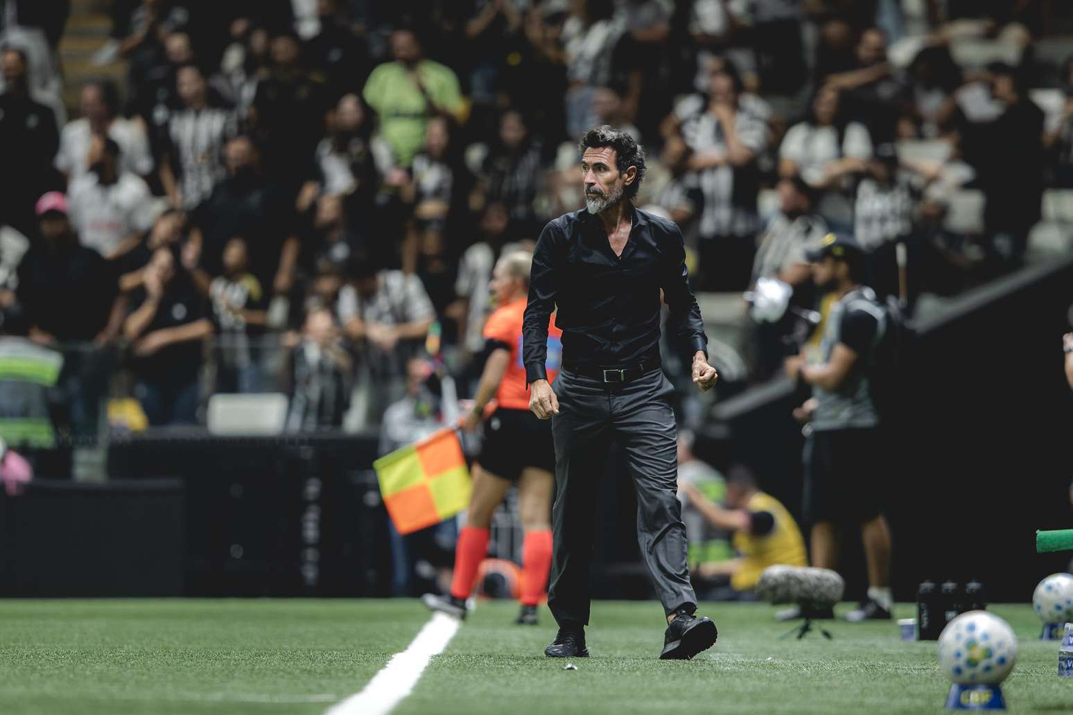 Eduardo Domínguez pelo Atlético-MG )