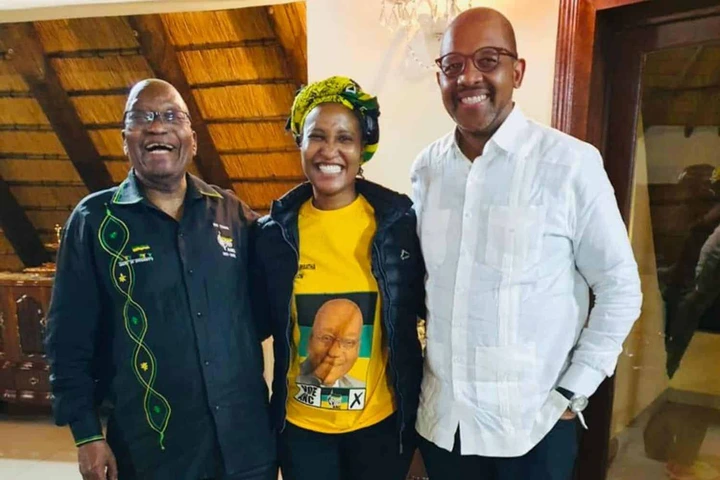 Duduzile Zuma-Sambudla poses for a picture with former president Jacob Zuma and Advocate Dali Mpofu. Photo: Twitter/@DZumaSambudla