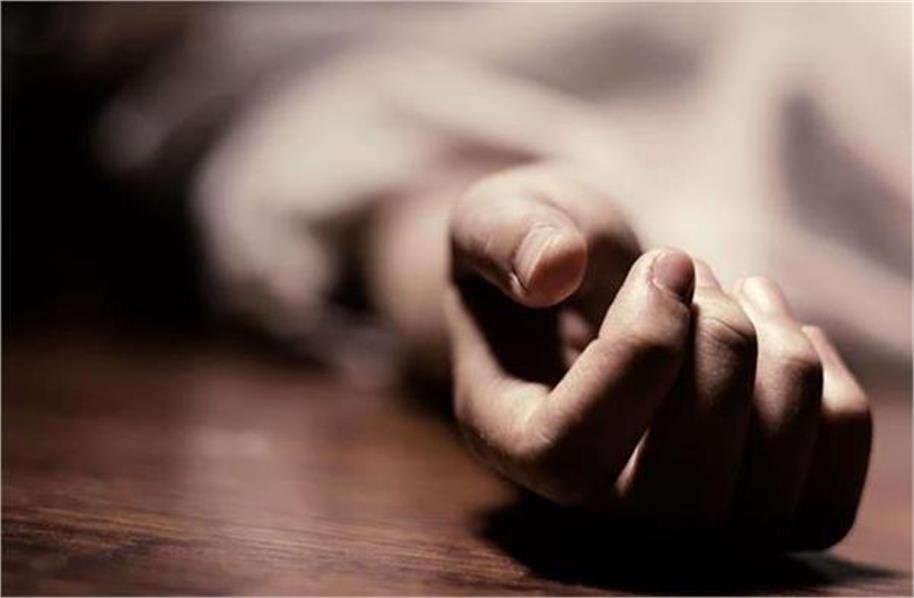 aurangabad  5 female friends consumed poison together four died