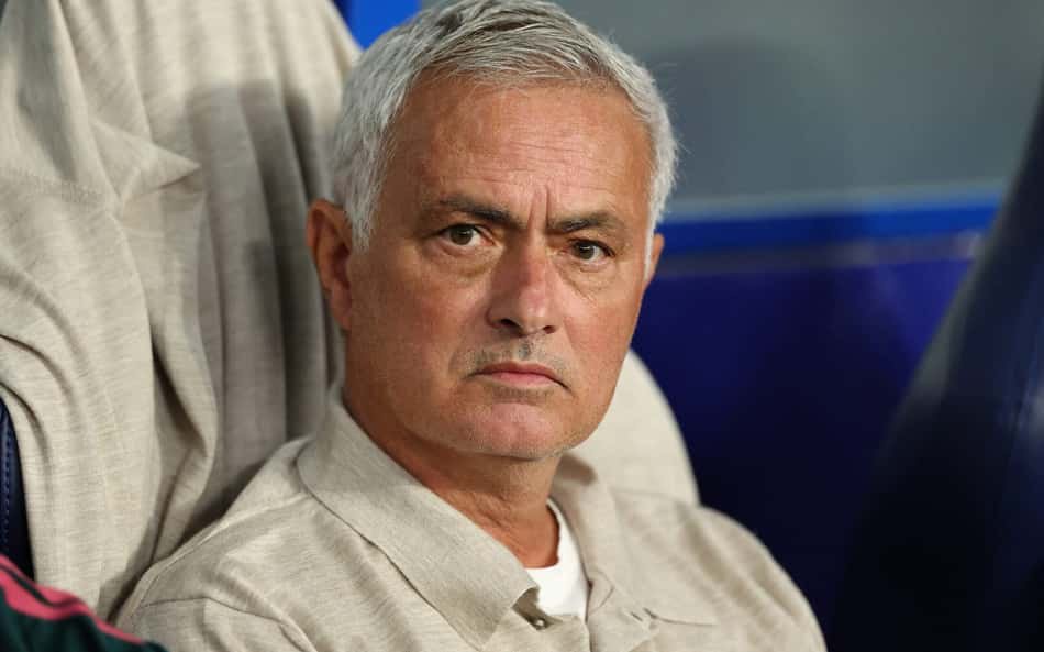 José Mourinho observa o duelo entre Real Madrid e Espanyol, pela La Liga