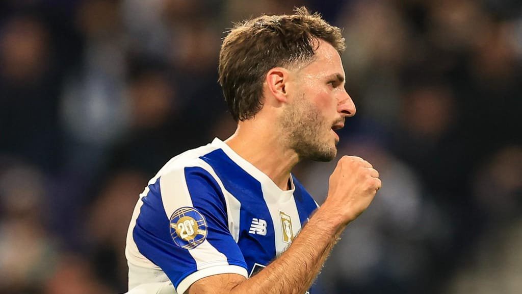 Taça da Liga: Santiago Giménez marca no FC Porto-Académico de Viseu (JOSE COELHO/LUSA)