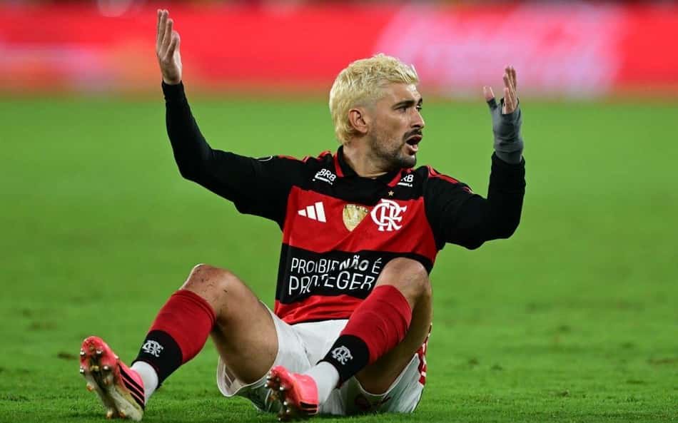 Arrascaeta reclama no adeus do Flamengo na semifinal da Libertadores