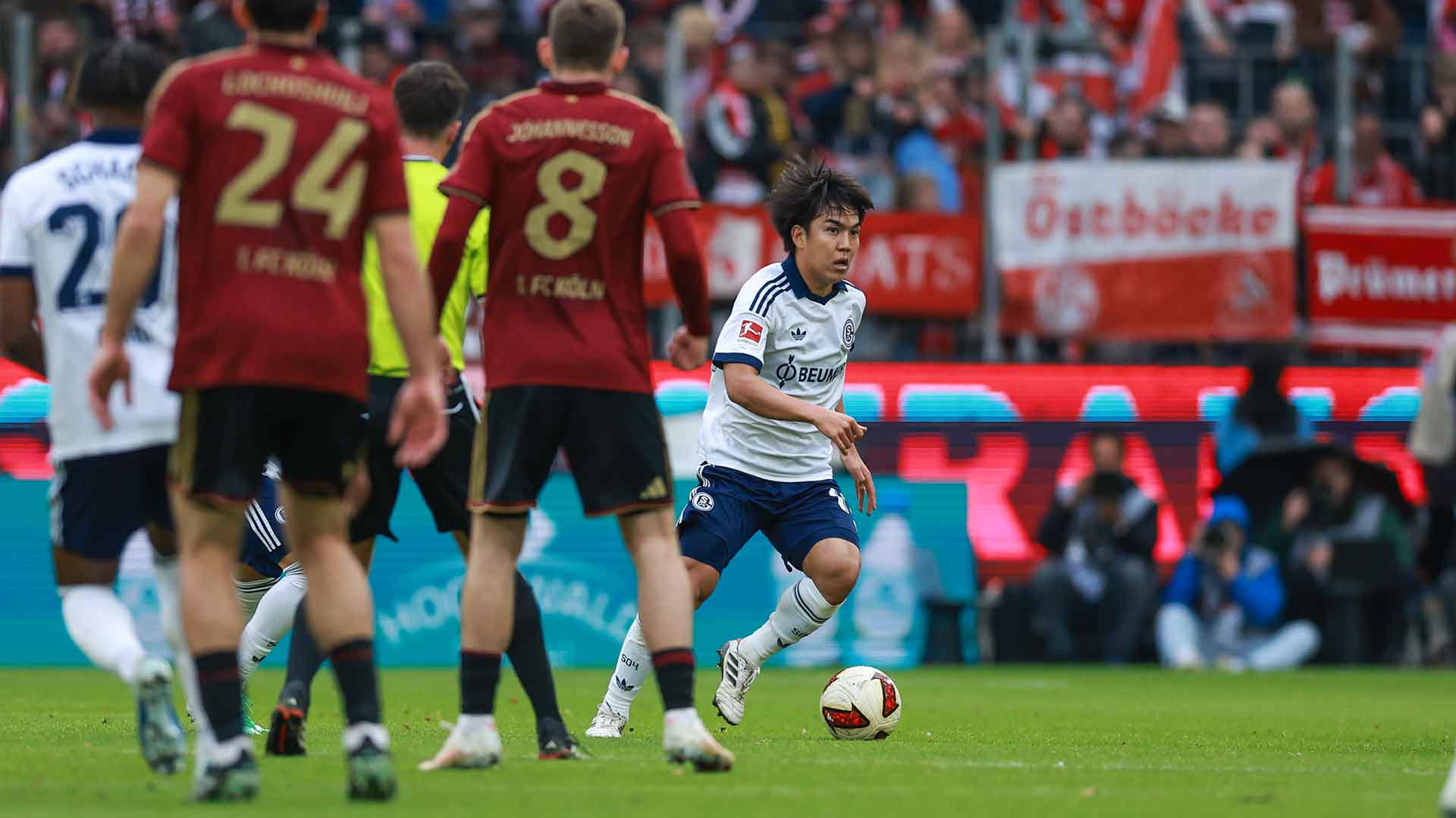 Satoshi Tanaka am Ball.