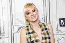 Anna Faris posing in a yellow and black dress at Build.