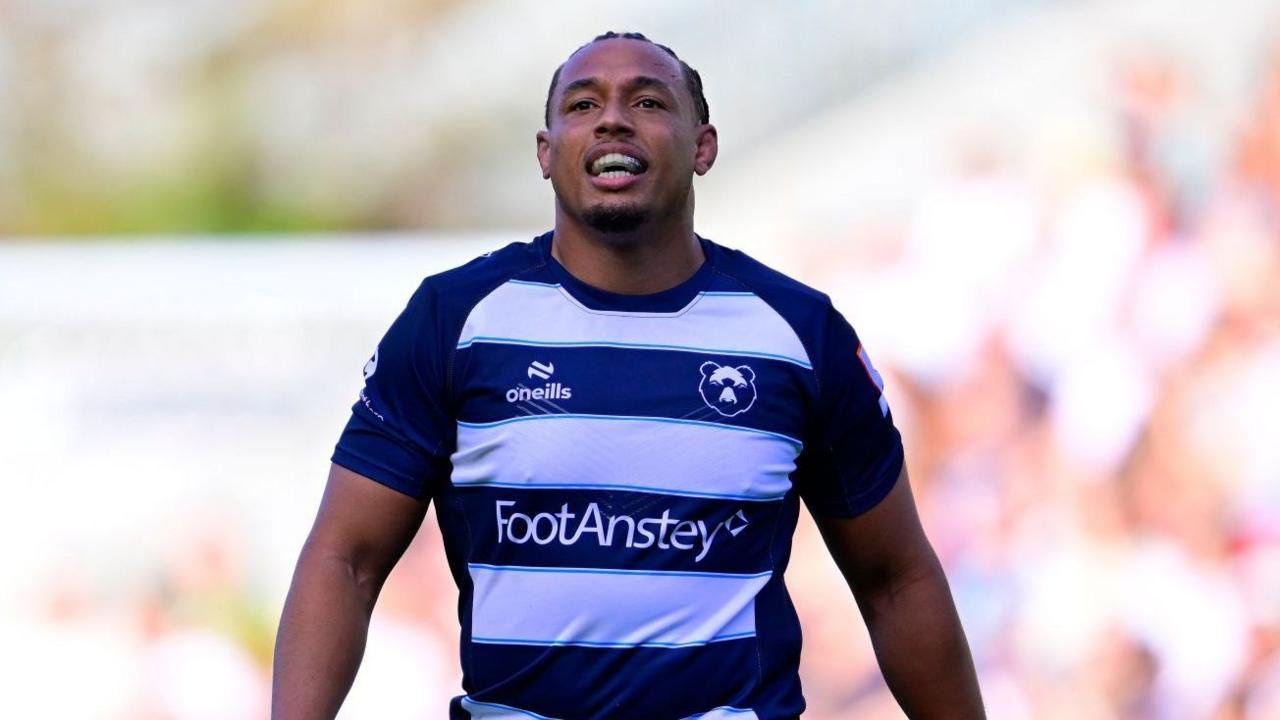 Gabriel Oghre walking on the pitch