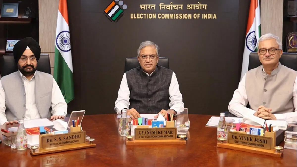 election-commission-124-former-officials-support-eci