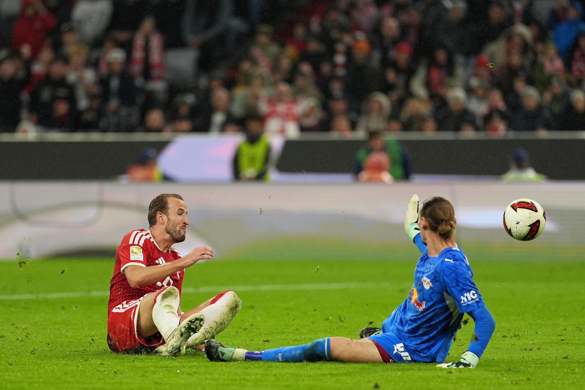 MUNICH, GERMANY - OCTOBER 17: Harry Kane of FC Bayern Munich has a shot saved by Maarten Vandevoordt of RB Leipzig during the Bundesliga 2026/27 match between FC Bayern München and RB Leipzig at Allianz Arena on October 17, 2026 in Munich, Germany. (Photo by Leonhard Simon/Getty Images)