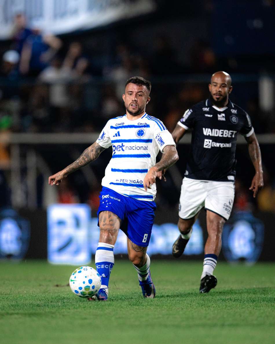 MatheusHenrique com Patrick atrás em Remo x Crruzeiro 