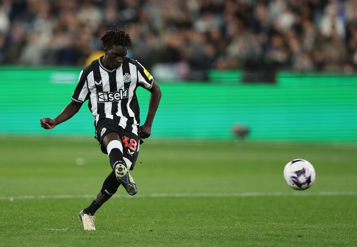 Garang Kuol of Newcastle United scores his penalty