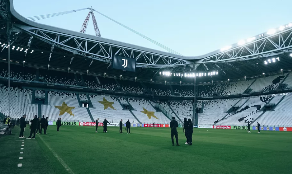 Les joueurs du Stade Rennais sur la pelouse du Juventus Stadium.