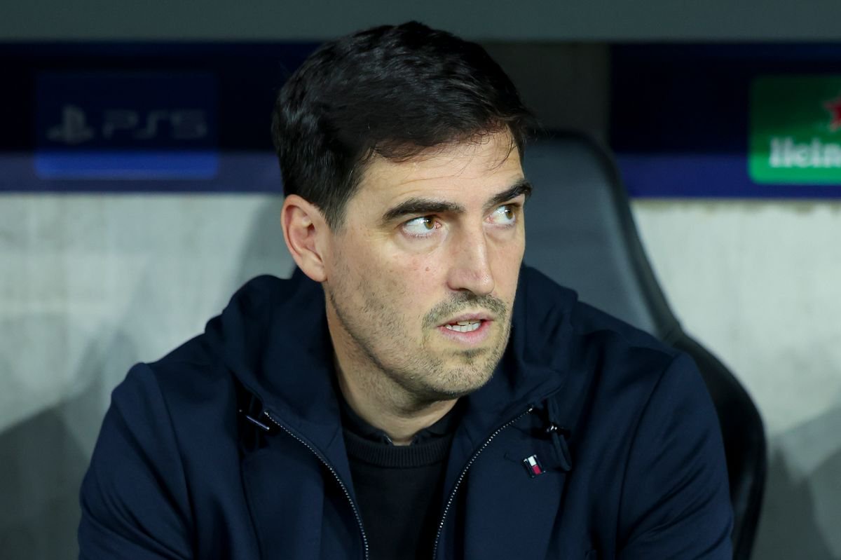 Liverpool head coach Andoni Iraola is under pressure