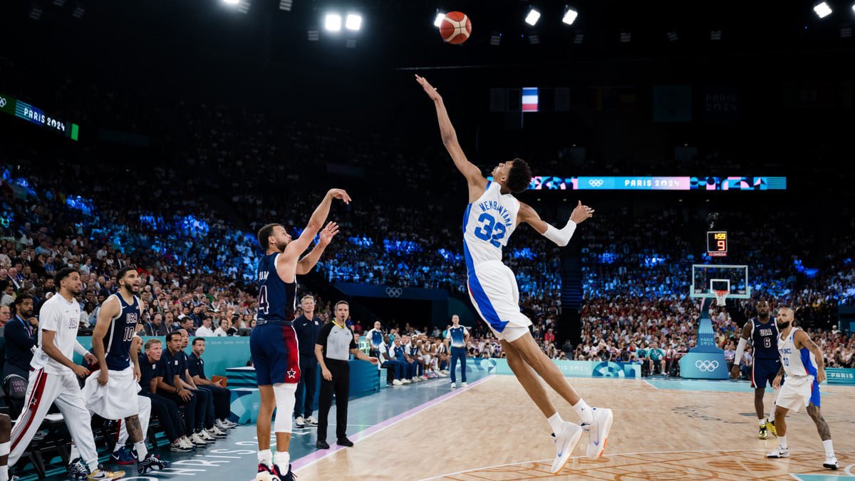 Analysts speculate Stephen Curry could be traded to the Spurs