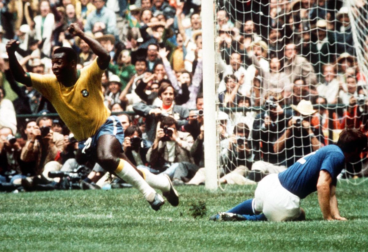 Pelé scores in the 1970 World Cup final against Italy
