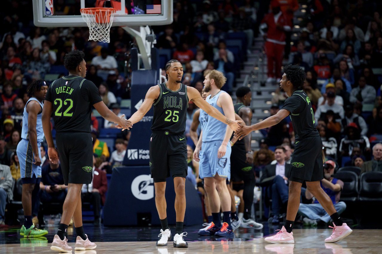 Jan 30, 2026; New Orleans, Louisiana, USA; New Orleans Pelicans forward Trey Murphy III (25) celebrates with center Derik Queen (22) and forward Herbert Jones (2) during the first half against the Memphis Grizzlies at Smoothie King Center. Mandatory Credit: Matthew Hinton-Imagn Images