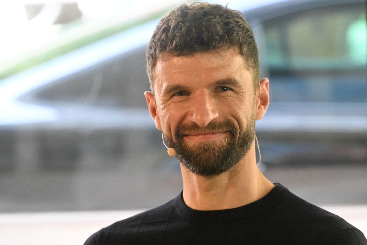 Fußballer und TV-Experte Thomas Müller während einer Pressekonferenz.