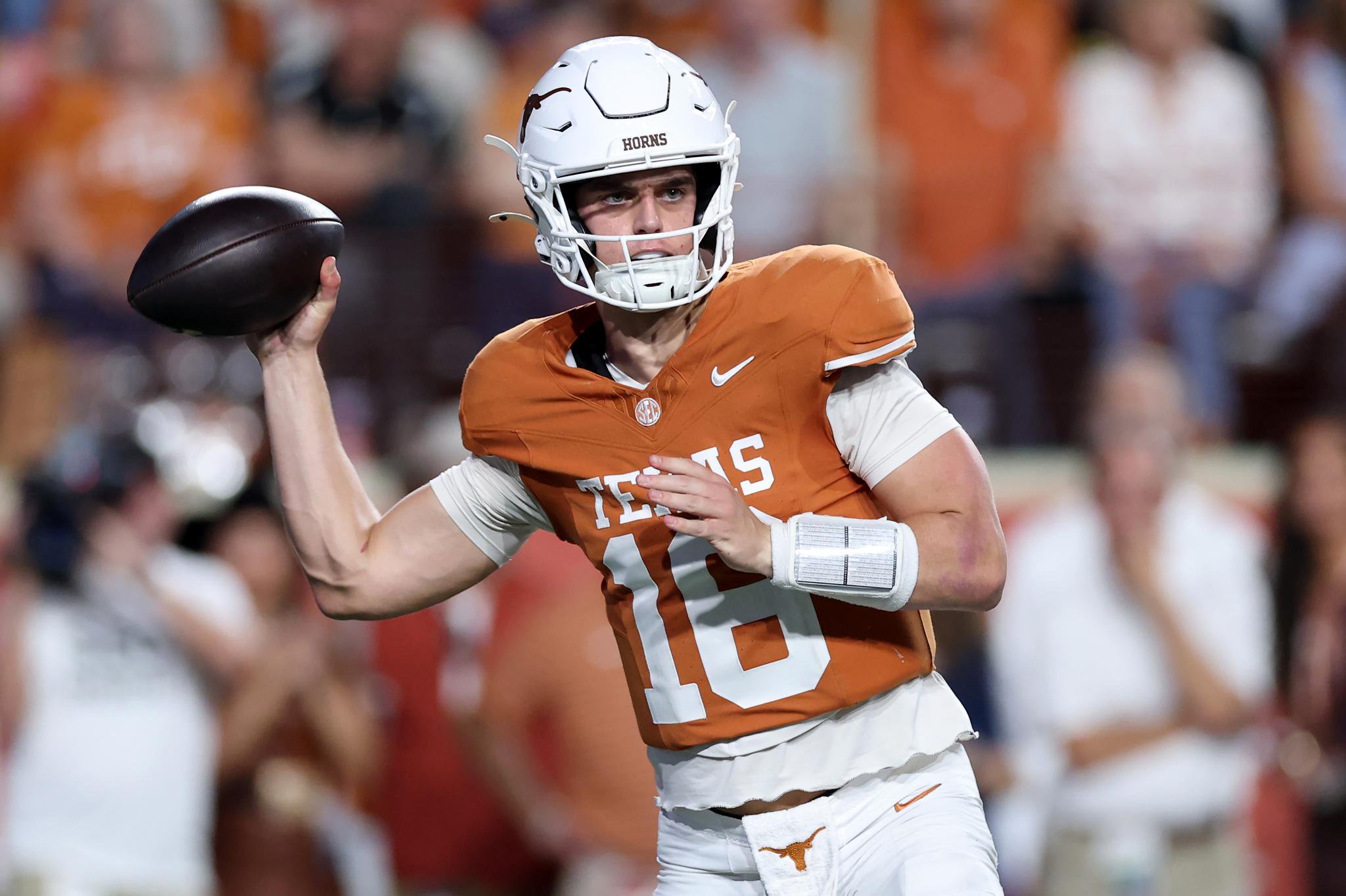 Arch Manning of the Texas Longhorns prepares to throw a pass.
