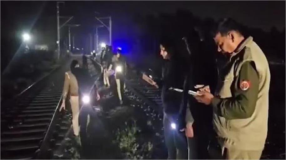 unnao news father and daughter commit suicide by getting hit by a train