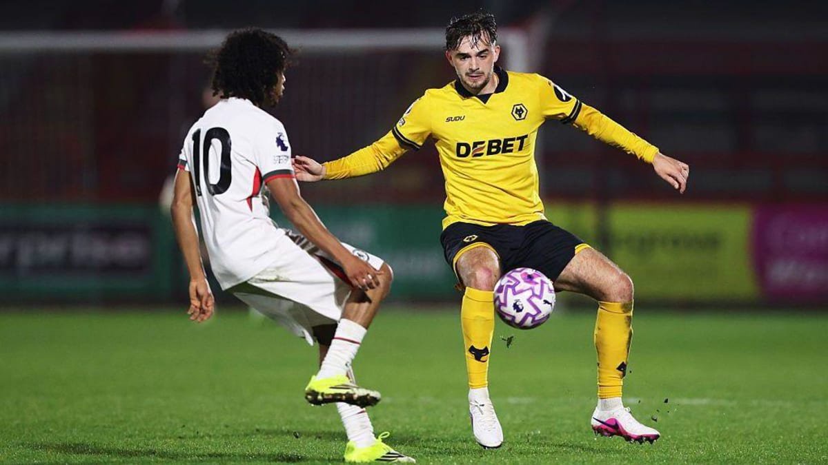 Harvey Griffiths of Wolverhampton Wanderers runs with the ball during a Premier League 2 match between Wolverhampton Wanderers and Chelsea at Aggborough Stadium