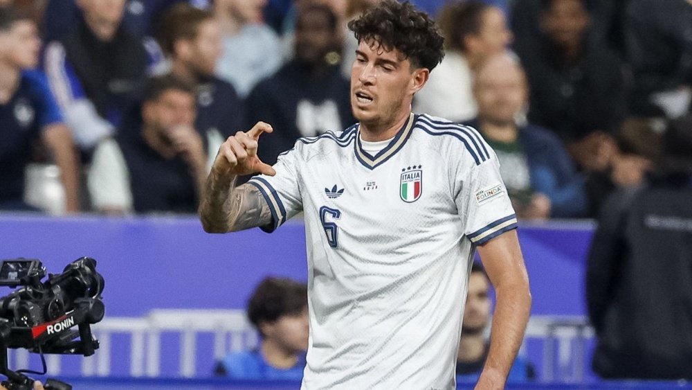 Bastoni courts Barcelona interest. EFE
