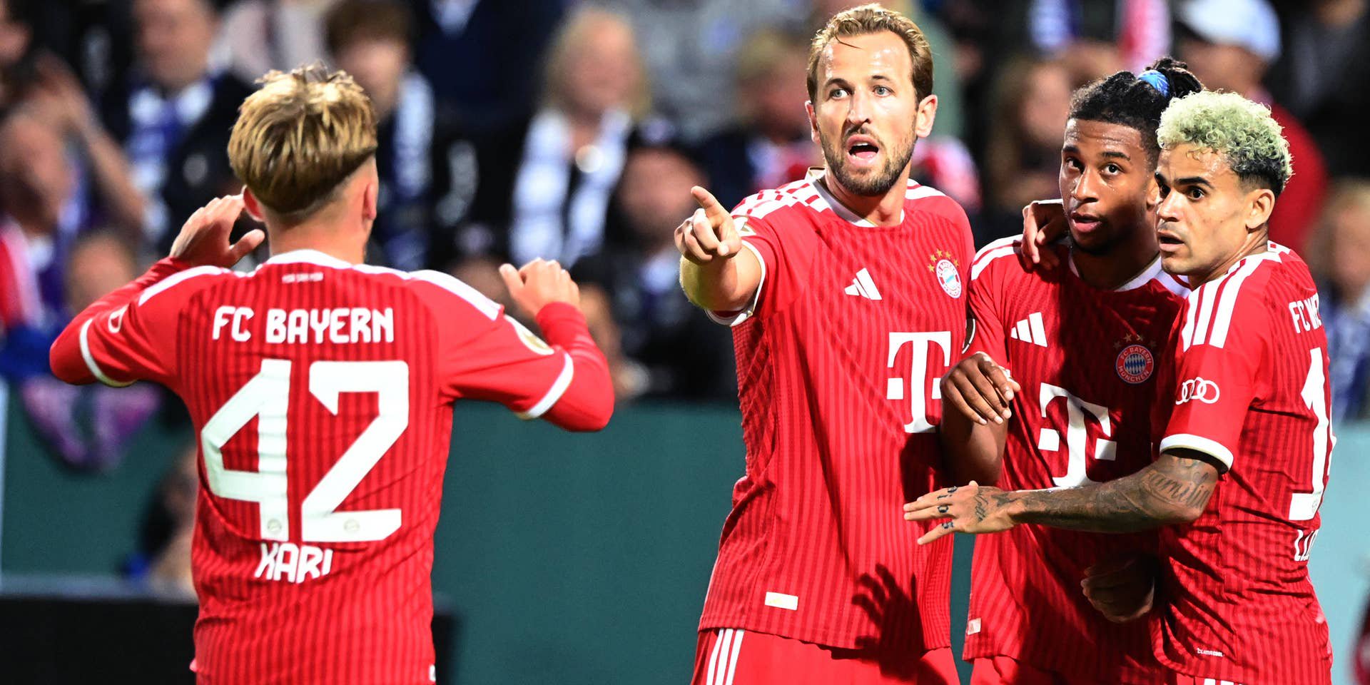 Michael OLISE M jubelt nach seinem Tor zum 1:3 mit LUIS DIAZ M, Lennart KARL M und Harry KANE M Jubel, jubeln, Freude, cheers, Fussball DFB Pokal, 1. Hauptrunde, VfL Osnabrueck - FC Bayern Muenchen 1-4 am 02.09.2026 im Stadion an der Bremer Bruecke Osnabrueck / Deutschland. DFL / DFB regulations prohibit any use of photographs as image sequences and/ or quasi-video Â *** Michael OLISE M celebrates after scoring his goal to make it 13 with LUIS DIAZ M, Lennart KARL M, and Harry KANE M. Celebration, cheering, joy, cheers, soccer, DFB Cup, 1st round, VfL Osnabrück vs. FC Bayern Munich 14 on September 2, 2026, at the Stadion an der Bremer Brücke in Osnabrück, Germany. DFL and DFB regulations prohibit any use of photographs as image sequences and/or quasi-video. Â