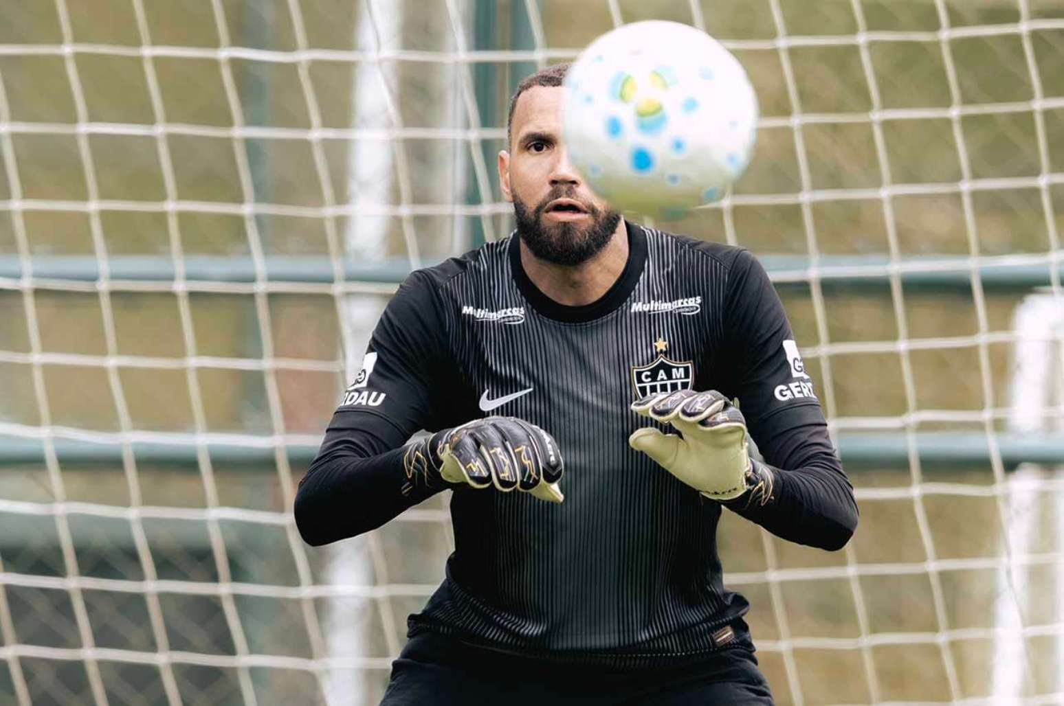 Everson volta ao gol do Atlético após 11 jogos como desfalque –
