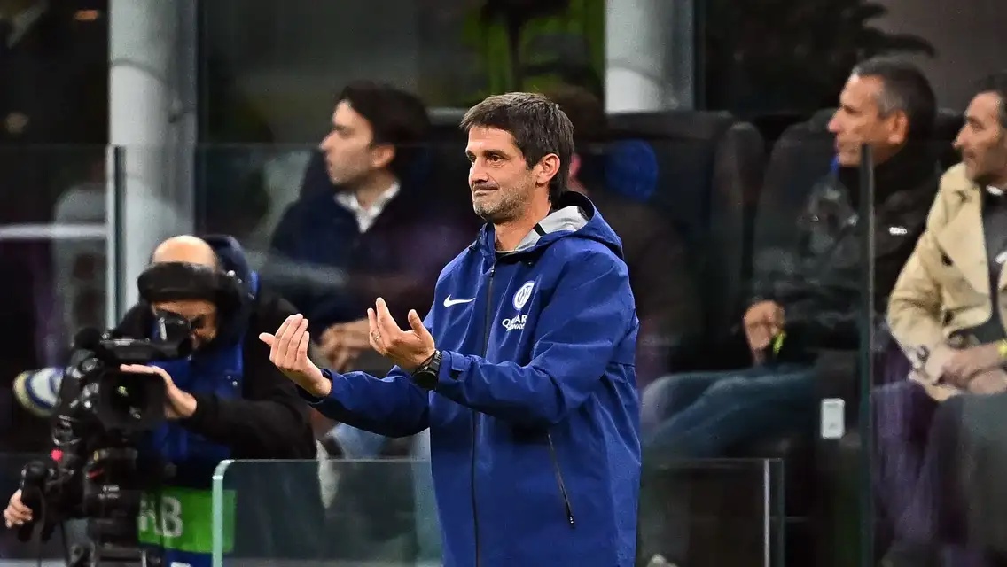 MILAN, ITALY - OCTOBER 21: head coach of FC Internazionale Christian Chivu gestures during the UEFA Champions League 2026/27