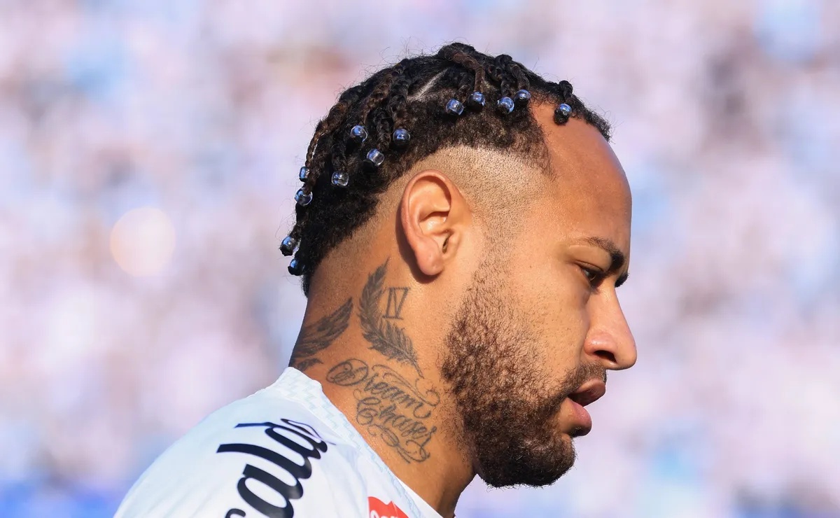 Neymar durante jogo contra o Vasco, em 2025.