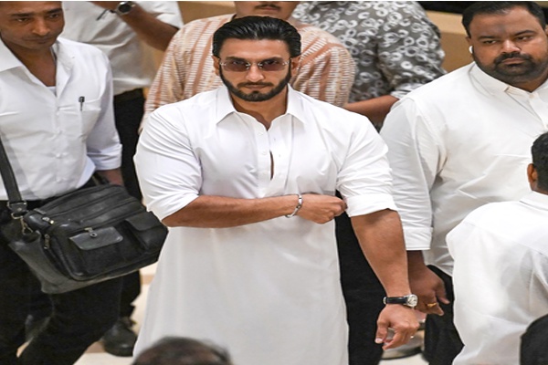 Producers Guild takes a tough stand on Ranveer Singh Don 3 controversy, saying such behavior by artists will not be tolerated. - Bollywood News in Hindi