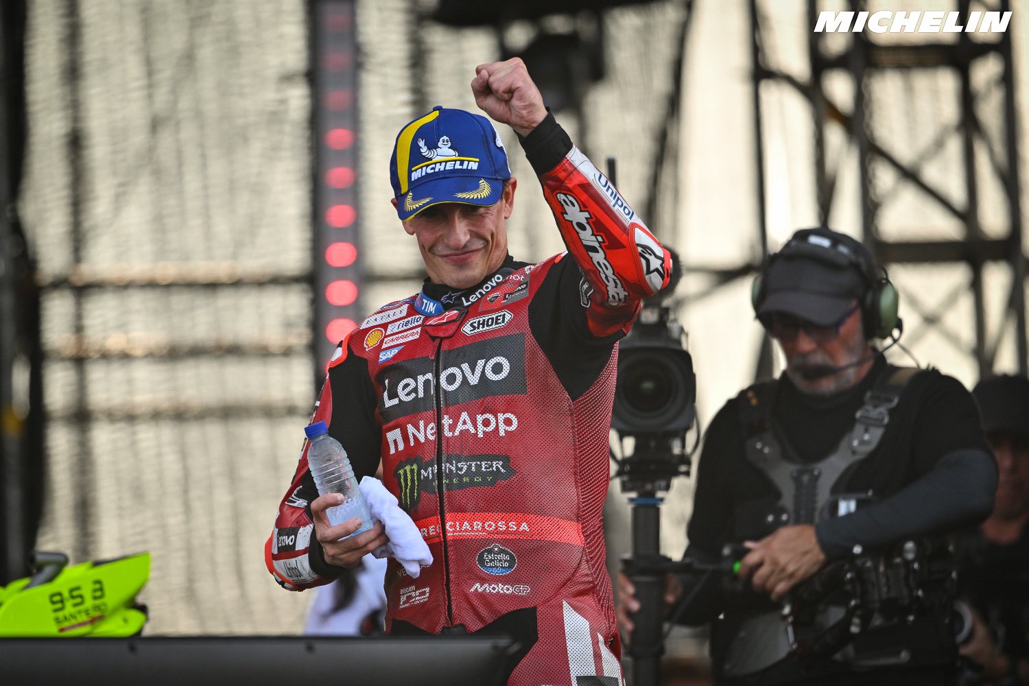 Andrea Dovizioso sagt voraus, dass Marc Marquez nach dem MotoGP-Titel 2026 zurücktreten wird, trotz seines Vertrags mit Ducati.