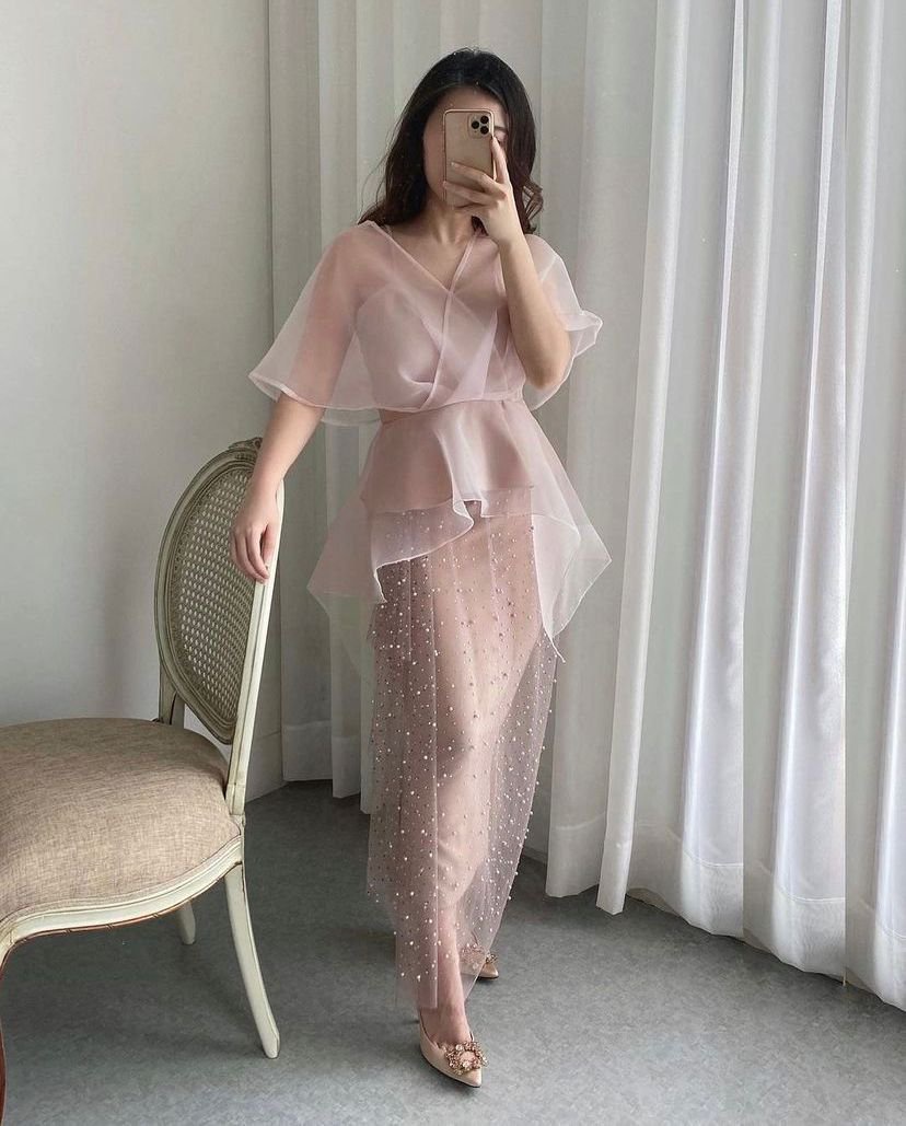 8 Model Baju Pesta Simpel Elegan yang Nyaman Dikenakan