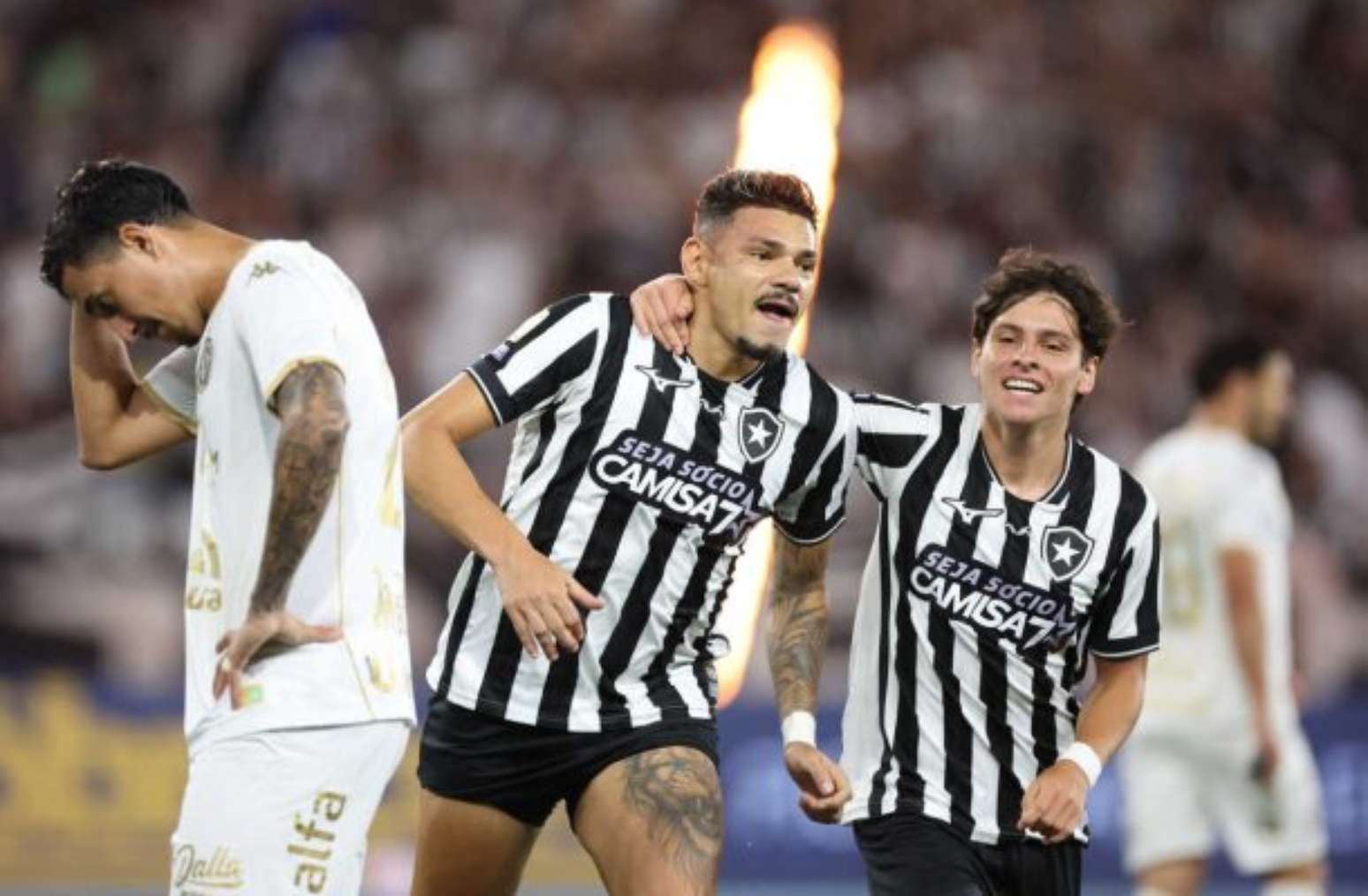 Tiquinho Soares marcou o gol da vitória do Botafogo sobre a Chapecoense – 