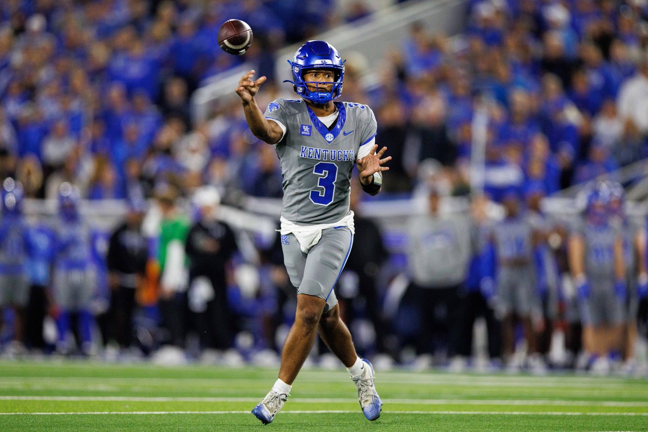 Kentucky Wildcats quarterback Kenny Minchey (3) passes during the fourth quarter against the Vanderbilt Commodores