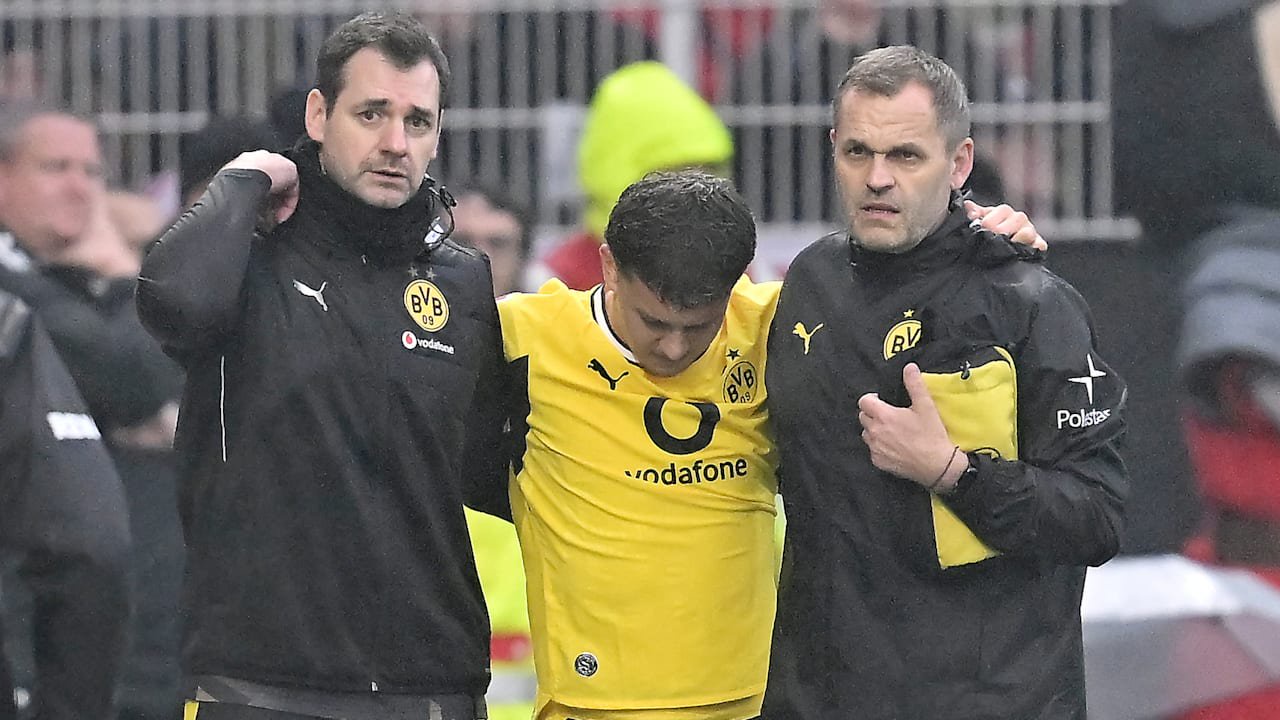 Konstantinos Karetsas suffers right ankle injury for Borussia Dortmund
