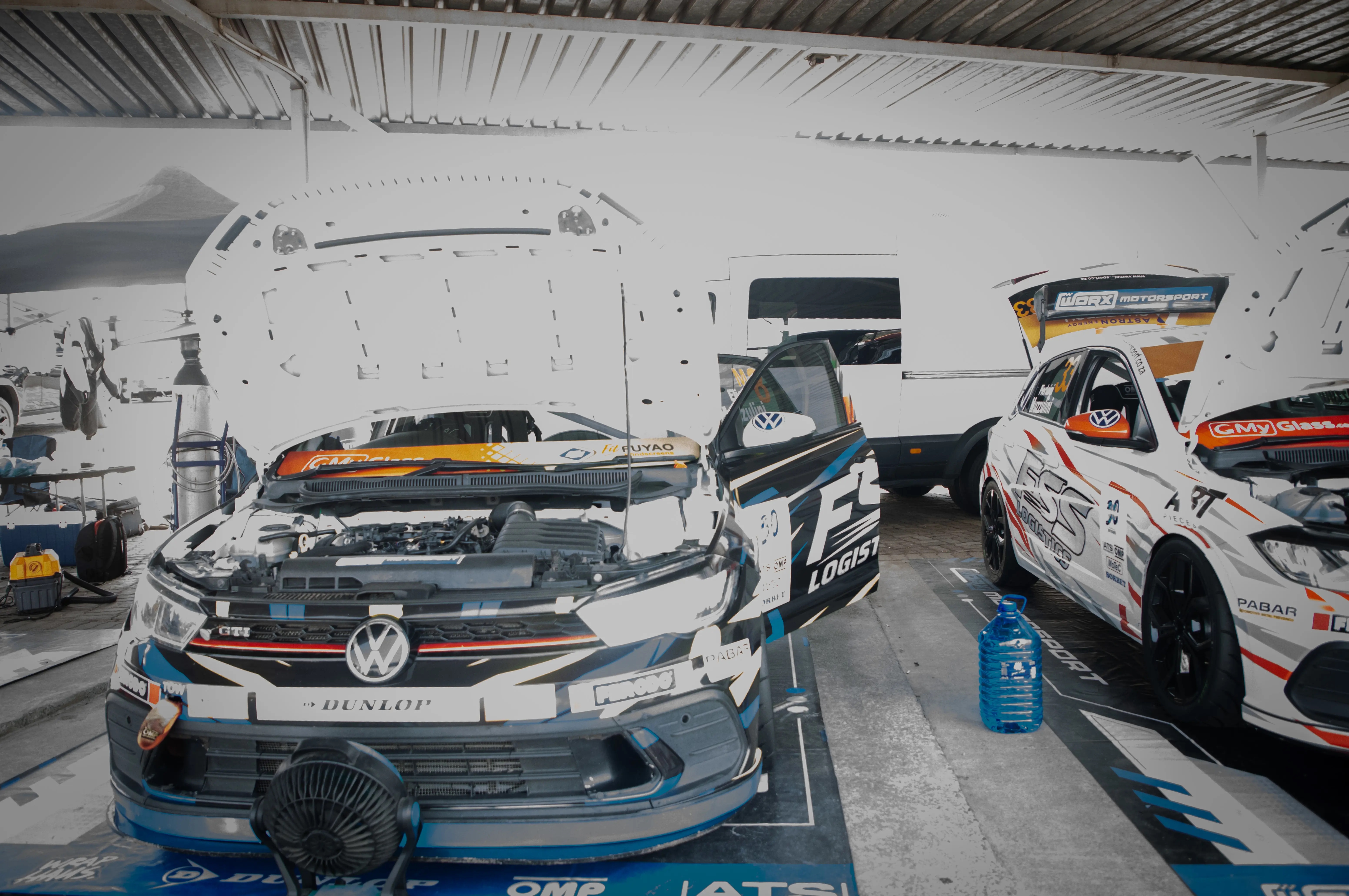 Fans could see under the hood of cars at the Zwartkops Raceway Extreme Festival finale.  Picture: Palesa Manaleng/Eyewitness News