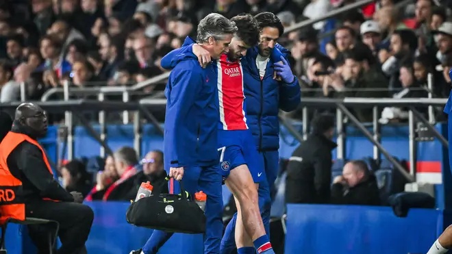 Khvicha Kvaratskhelia had to be helped off and PSG later confirmed he had torn bis ACL.