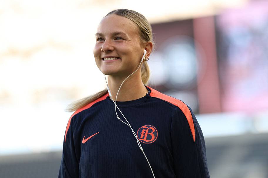 Kennedy Fuller with earphones in ahead of Angel City FC’s clash with Bay FC at BMO Stadium. 
