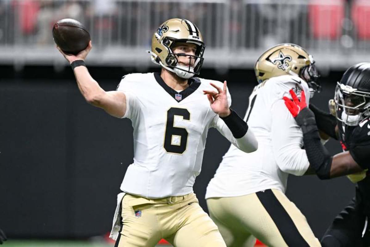 ATLANTA, GA – JANUARY 04: New Orleans quarterback Tyler Shough 6 throws a pass during the NFL, American Football Herren, USA game between the New Orleans Saints and the Atlanta Falcons on January 4th, 2026 at Mercedes-Benz Stadium in Atlanta, GA. Photo by Rich von Biberstein/Icon Sportswire NFL: JAN 04 Saints at Falcons EDITORIAL USE ONLY Icon260104111 ©IMAGO/Icon Sportswire