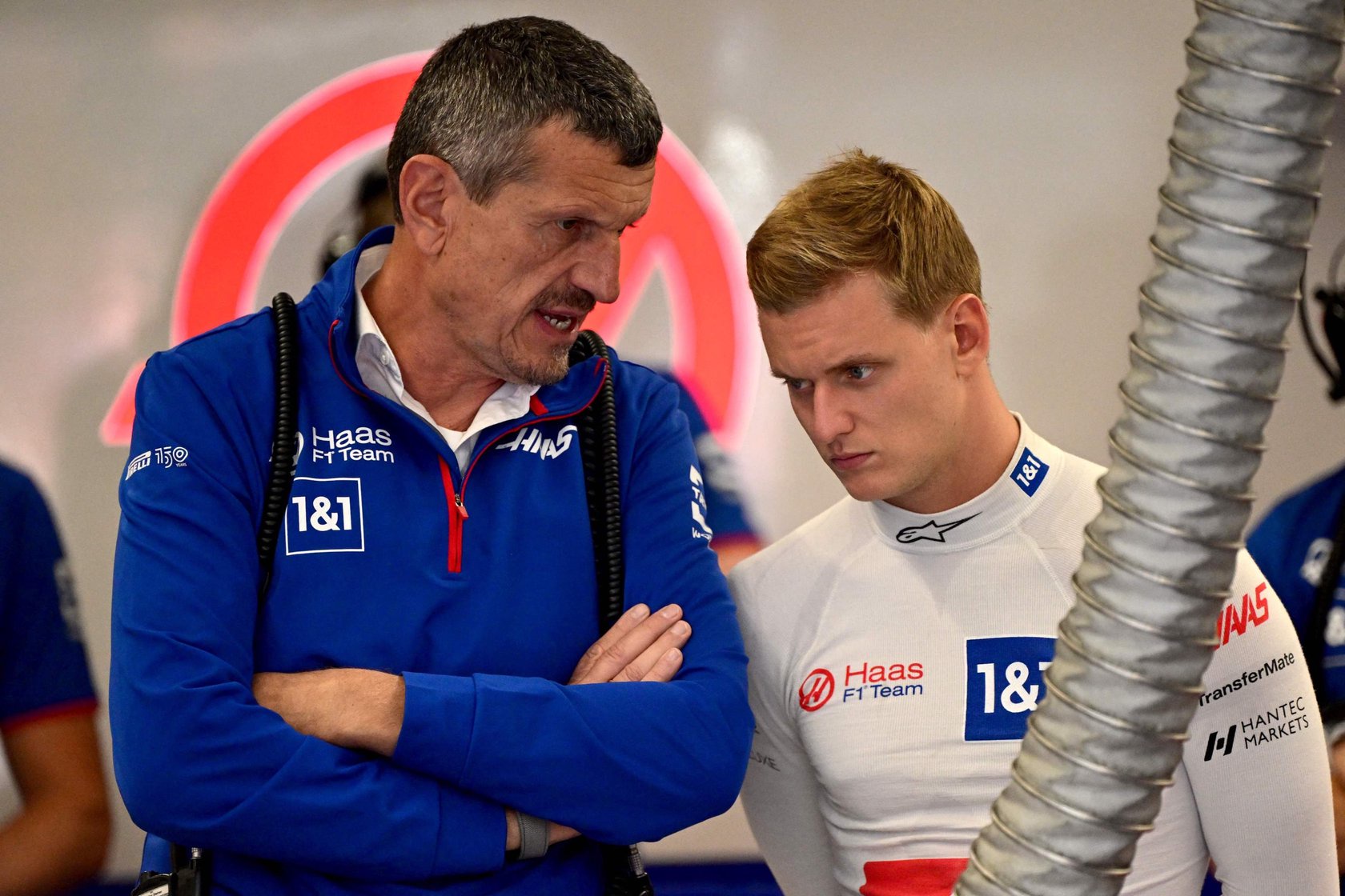 Der damalige Haas-Teamchef Günther Steiner (l.) und Mick Schumacher 