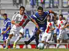 River Plate's Alexis Sanchez (L) vies for the ball with Maxi Bustos of Velez Sarsfield, during their Argentina first division football match, in Bu...