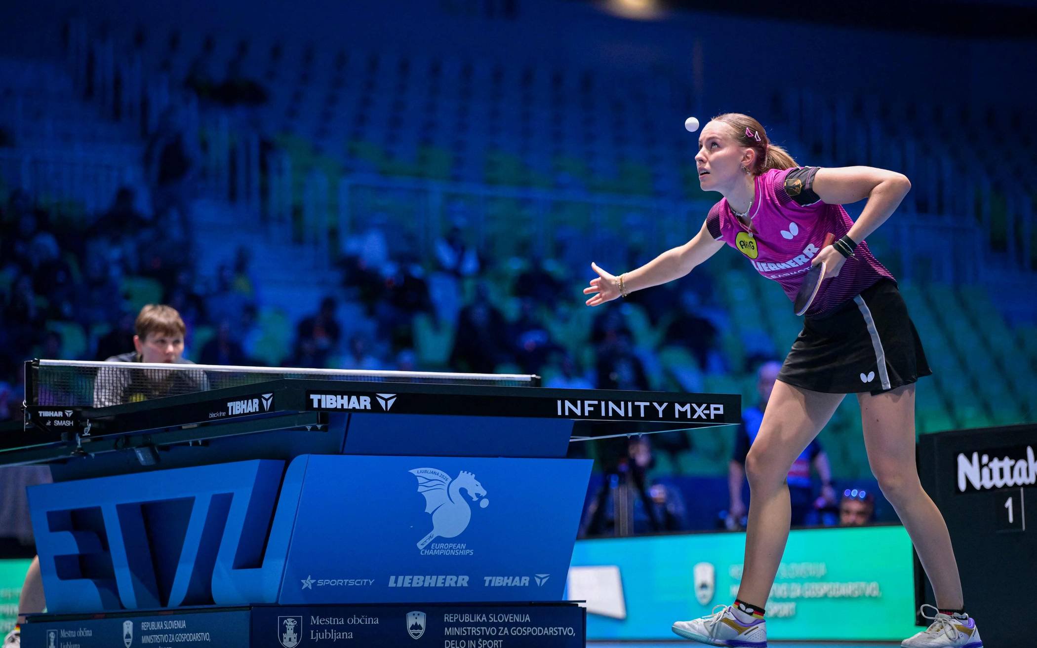  Annett Kaufmann (r.) gegen Nina Mittelham im Halbfinale der Tischtennis-EM. 