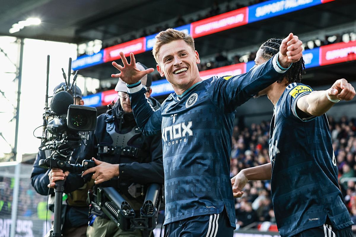Newcastle United's Harvey Barnes celebrates scoring his side's second goal against Palace