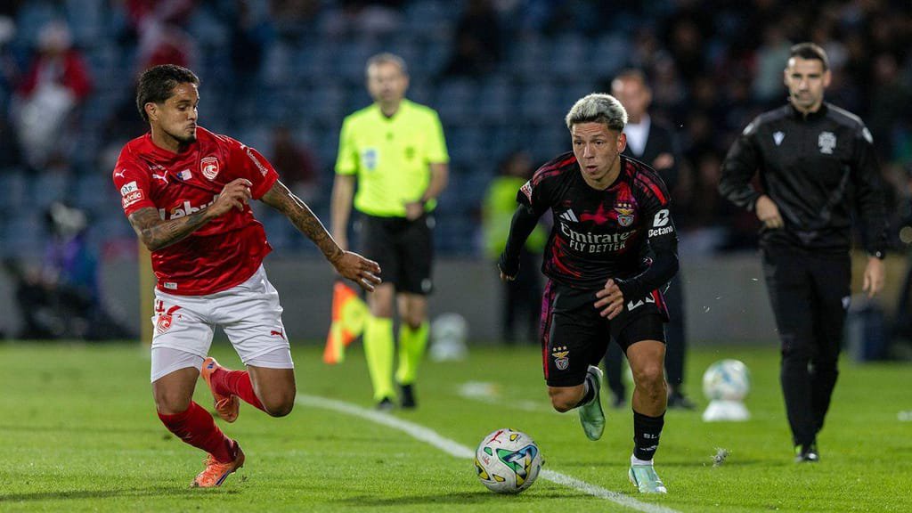 Santa Clara-Benfica (EDUARDO COSTA/LUSA)