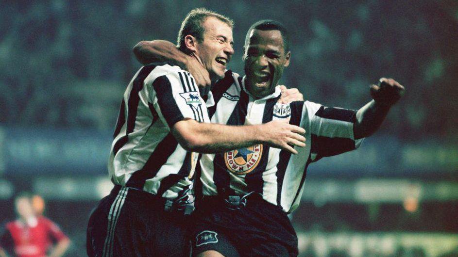 Alan Shearer and Les Ferdinand celebrate