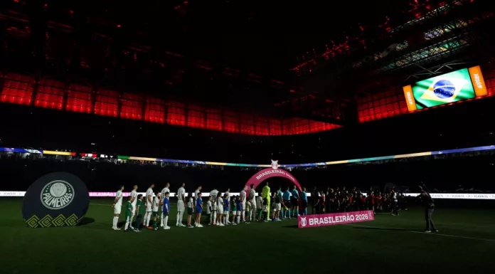 O time da SE Palmeiras, em jogo contra a equipe do C Athletico Paranaense, durante partida válida pela trigésima primeira rodada, do Campeonato Brasileiro, Série A, na Arena da Baixada.