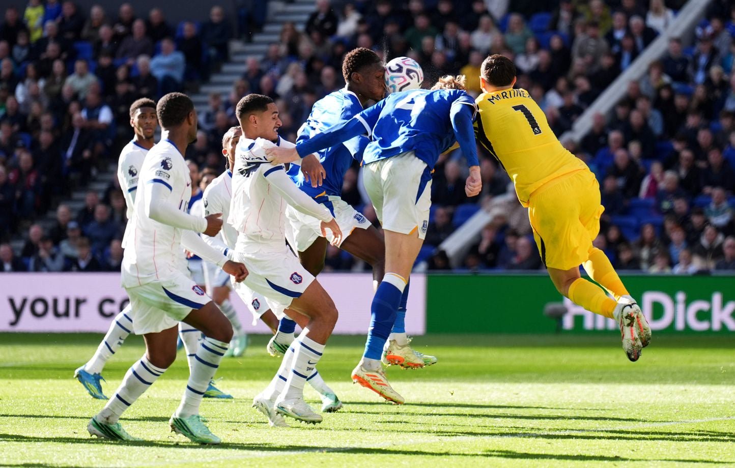Le gardien de but de Chelsea Emiliano Martinez s'est blessé sur ce choc.